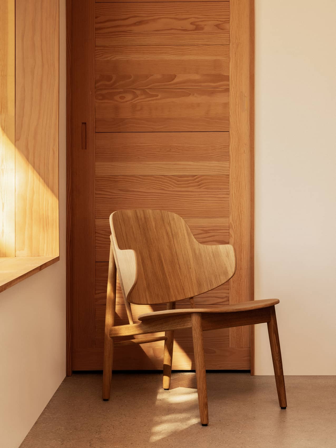 The Penguin Wooden Lounge Chair by Ib Kofod-Larsen | Audo