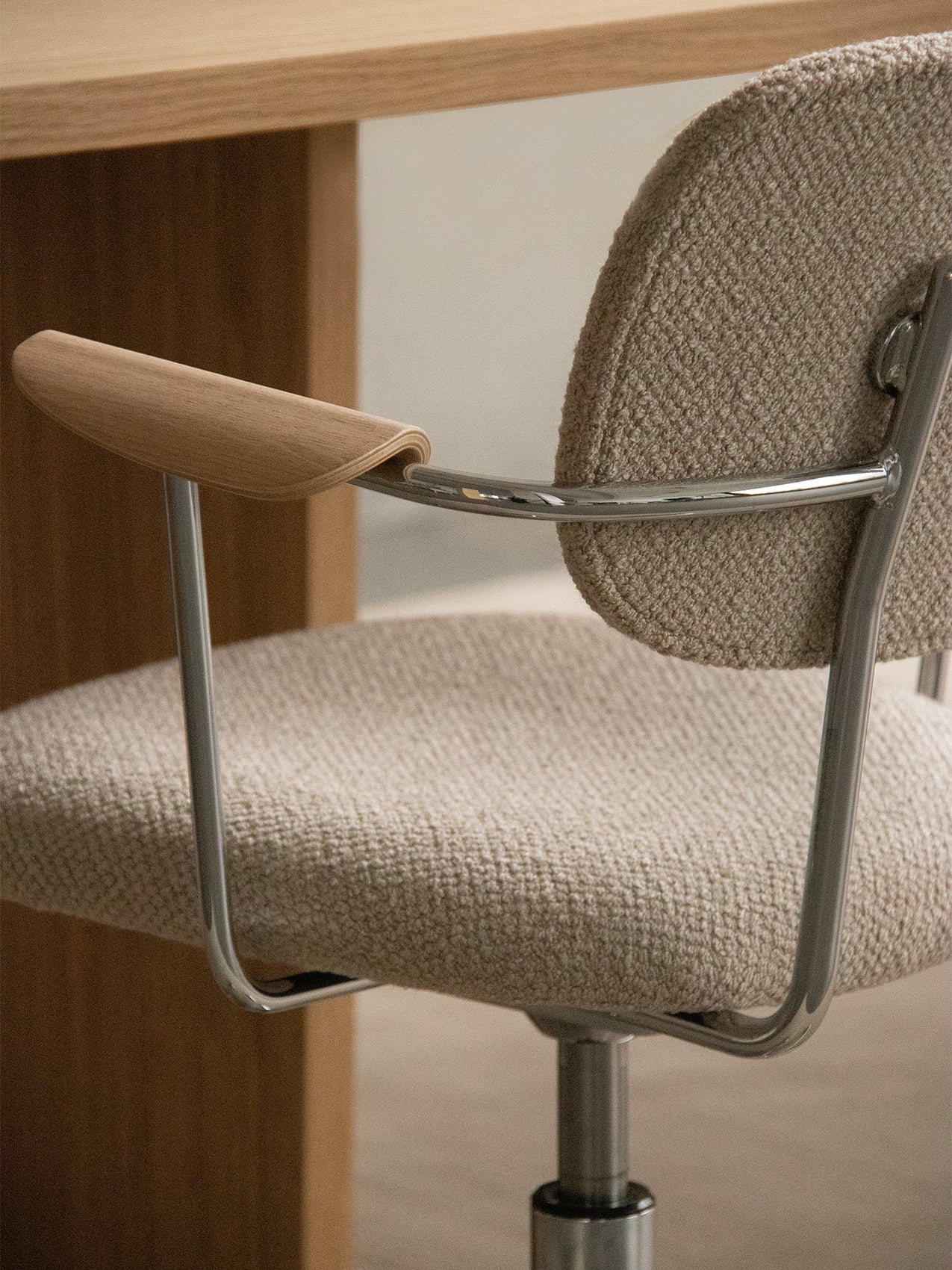 Co Task Chair, Fully Upholstered w/armrest, Aluminium base