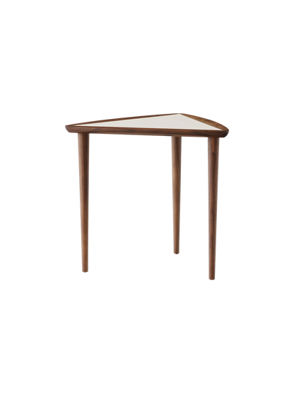 Angled view of the Umanoff Nesting Side Table with a triangular walnut frame, light grey Fog laminate top, and three legs.