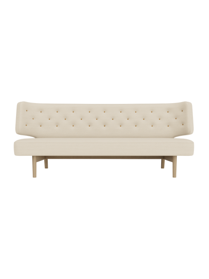 Radiohus Sofa P2 in beige Hallingdal fabric with a quilted buttoned back and natural oak base, shown from the front.