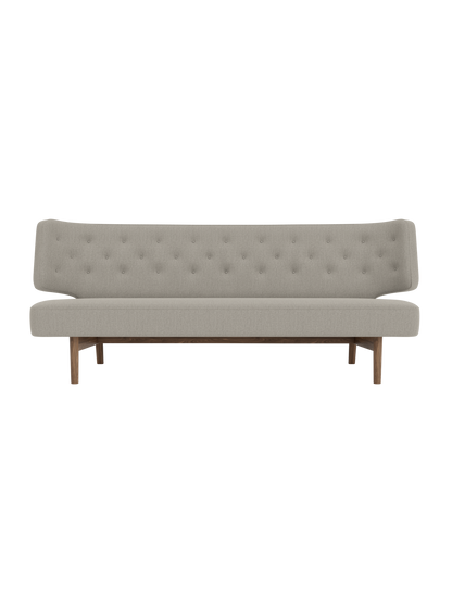 Radiohus Sofa P2 featuring grey Re-wool 218 upholstery, walnut legs, and a distinctive quilted button backrest.
