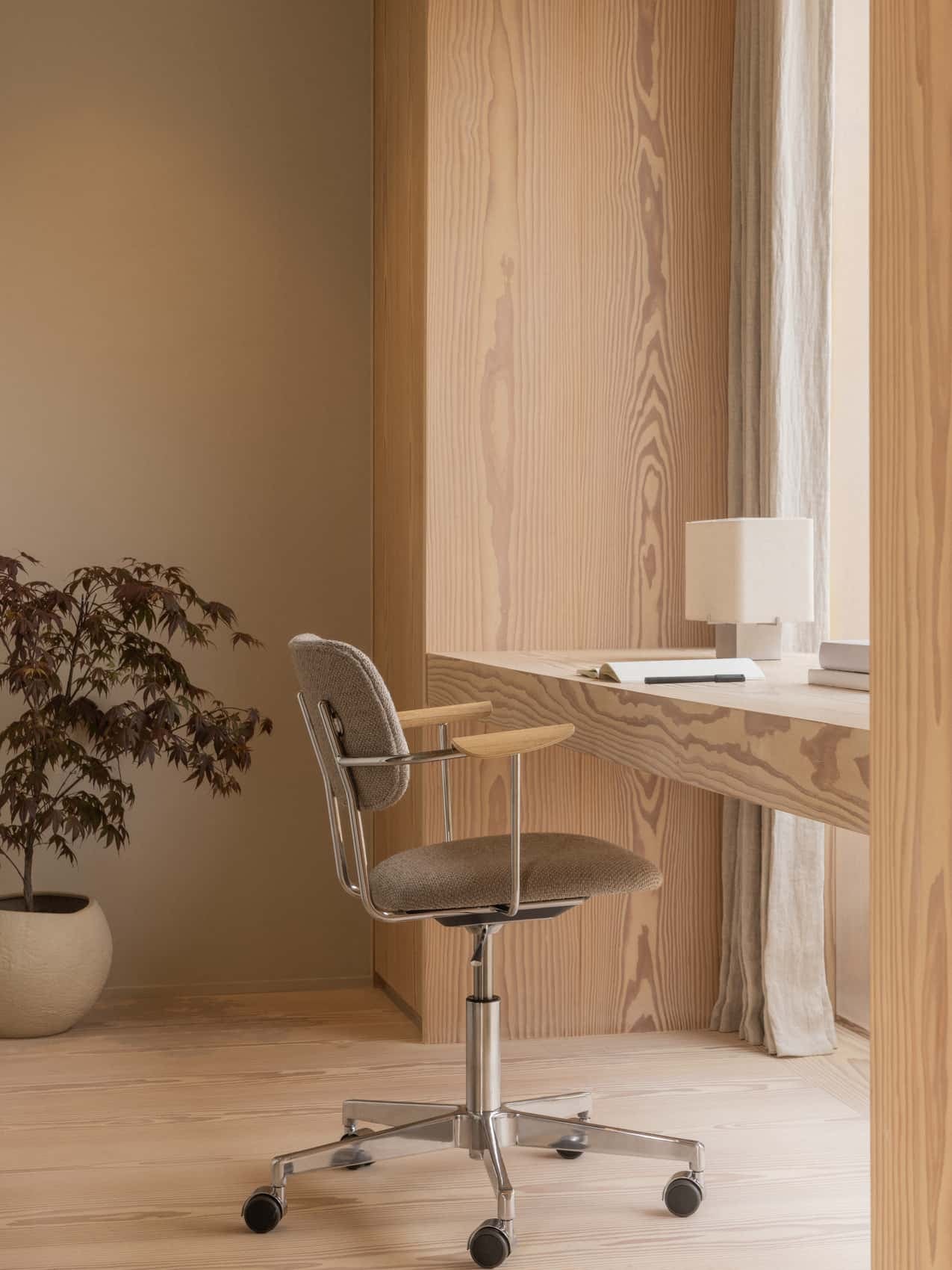 Nonna Table Lamp, Aluminium