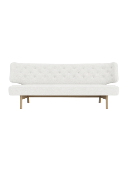 Front view of Radiohus Sofa P2, featuring off-white Hallingdal fabric with a button-tufted backrest and a natural oak frame.