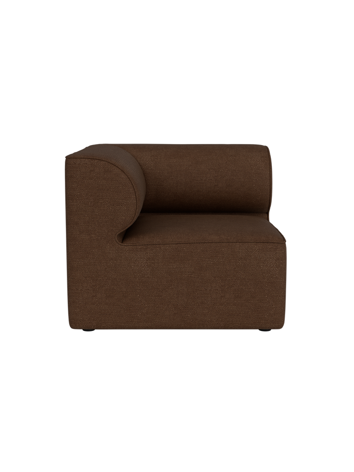 Vorderansicht des Eave Modular Sofa 86 Eckmoduls in braunem Audo Bouclé 07