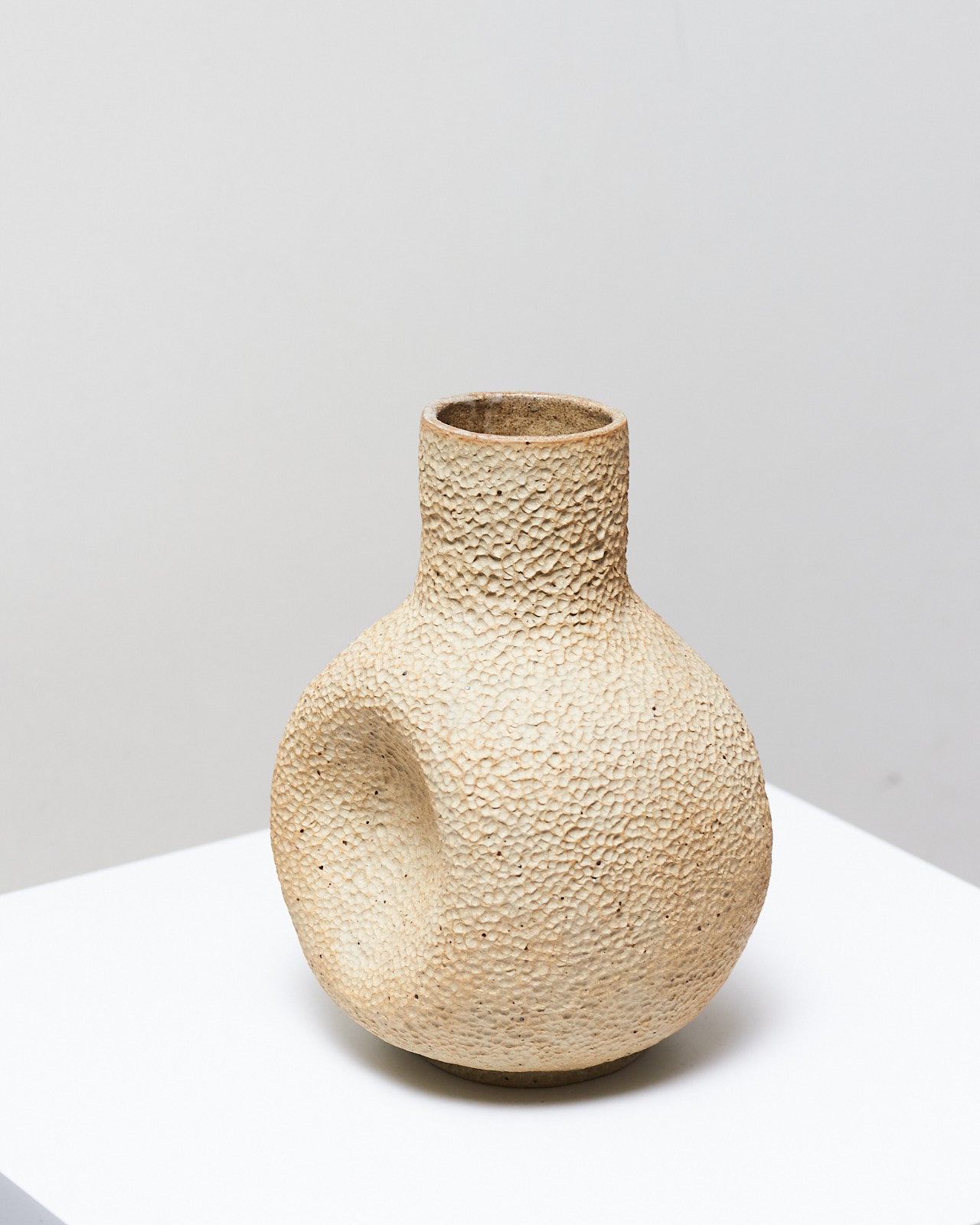 Curvy Vase - With stippled texture