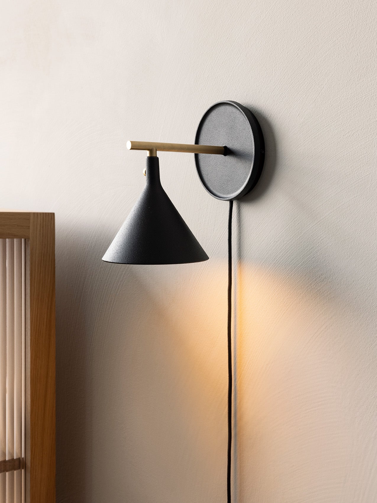 Cast Sconce Wall Lamp with Diffuser, Dimmable