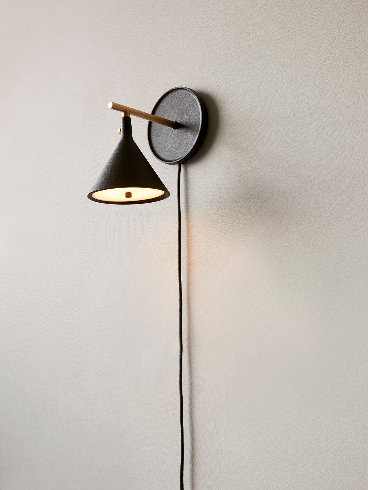 Cast Sconce Wall Lamp with Diffuser, Dimmable