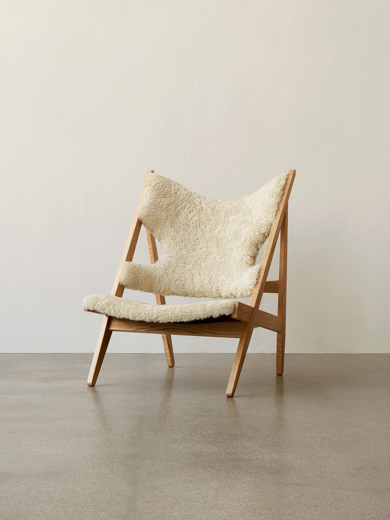 Knitting Lounge Chair Sheepskin