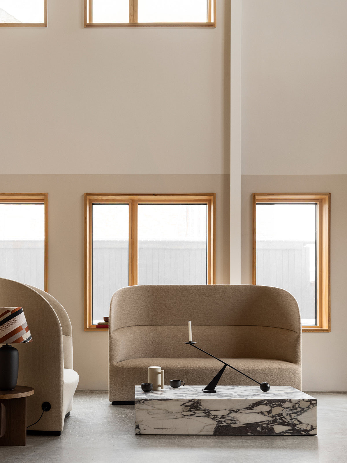 Plinht Plinth Grand Marmor-Couchtisch von Norm Architects | Audo Copenhagen