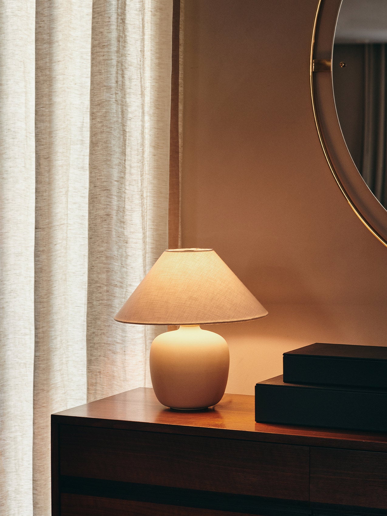 Torso Table Lamp, Off White, 37